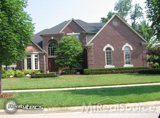 12839 Honey Locust Dr, Shelby Township, MI