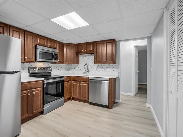 59 School St APT B-19, Northborough, MA 01532