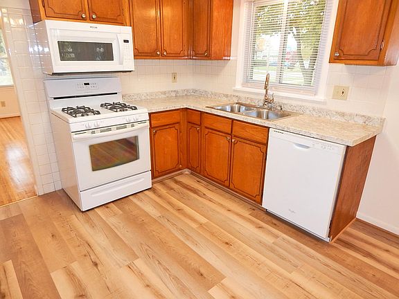 4th image of 132 Independence St