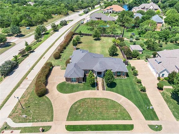 3rd image of 2709 Paradise Ct