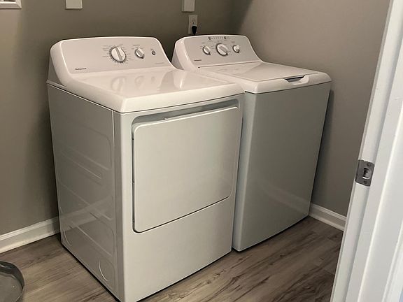 3rd image of 5205 Nuthall Dr Unit 201