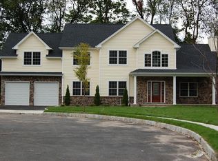 5 Groesbeck Ct, Emerson, NJ 07630