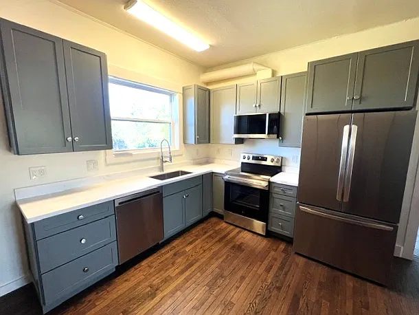 4 bed, 2400 sqft, $3,795 — Photo 3