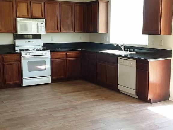 Kitchen Pic 2