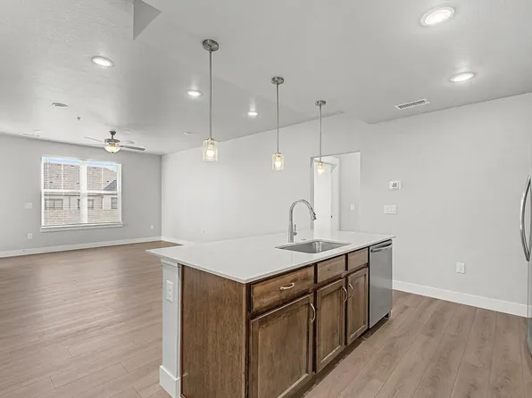 265 High Point Dr #203, Longmont, CO 80504