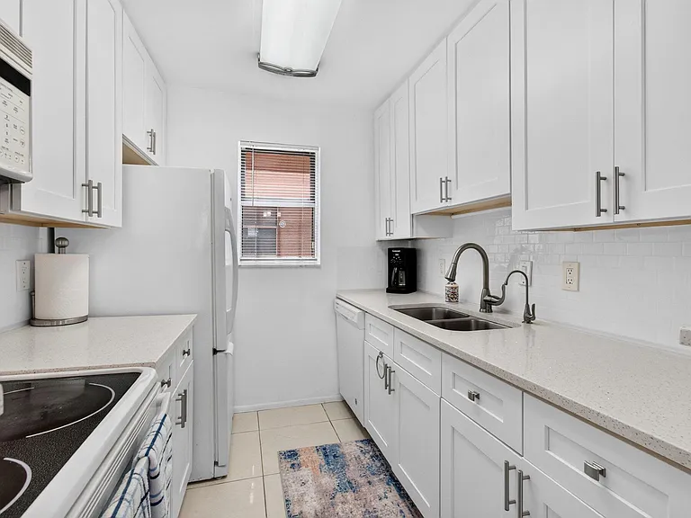 550 SW 2nd Ave #125 — Photo 10