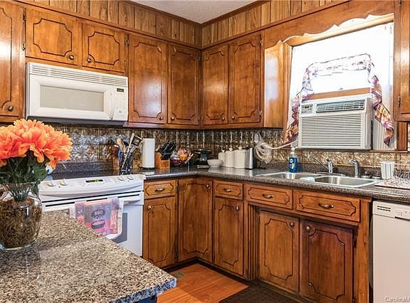 3rd image of 112 Alexis Forest Dr