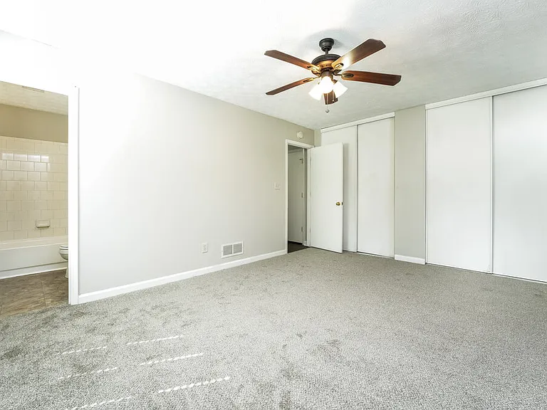 462 Sherwood Cir — Photo 10