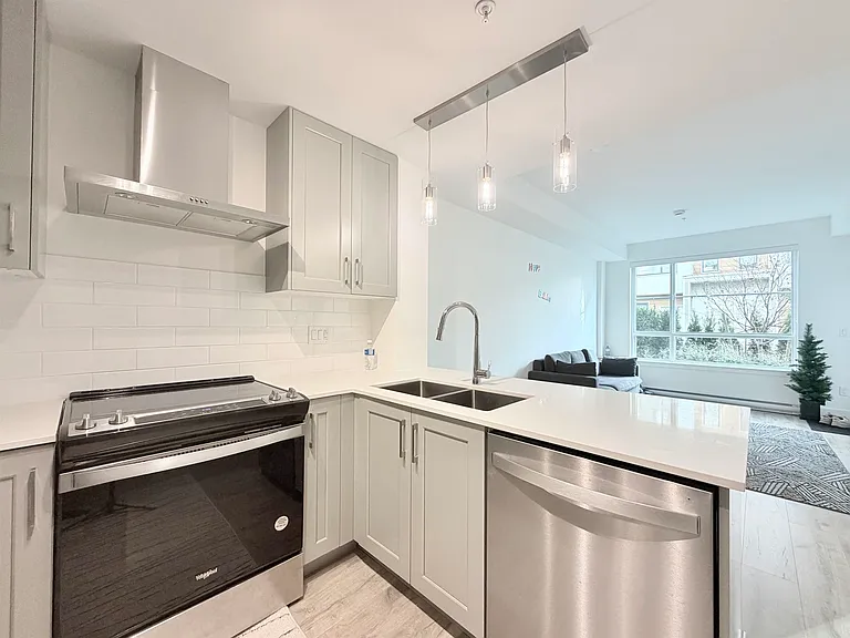 6338 King George Blvd #308 — Photo 4