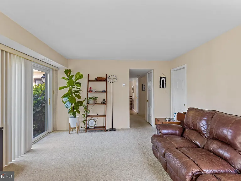 1435 Crofton Pkwy — Photo 17