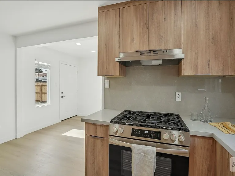 9203 Chaney Ave — Photo 10