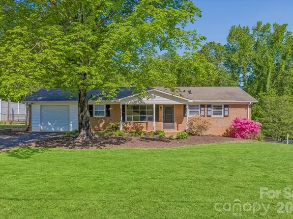 105 Vina Pl, Mount Holly, NC 28120