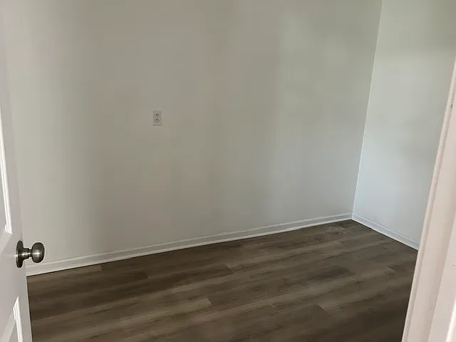 468 W 28th Pl — Photo 2