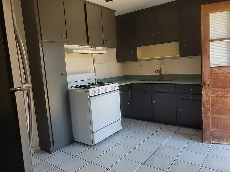 1104 Dexter Ln — Photo 10