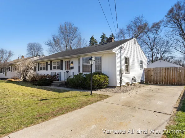 1664 Den Hertog St SW, Wyoming, MI 49519