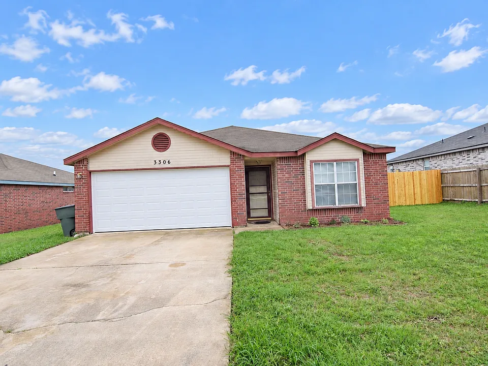 3306 Woodlake Dr