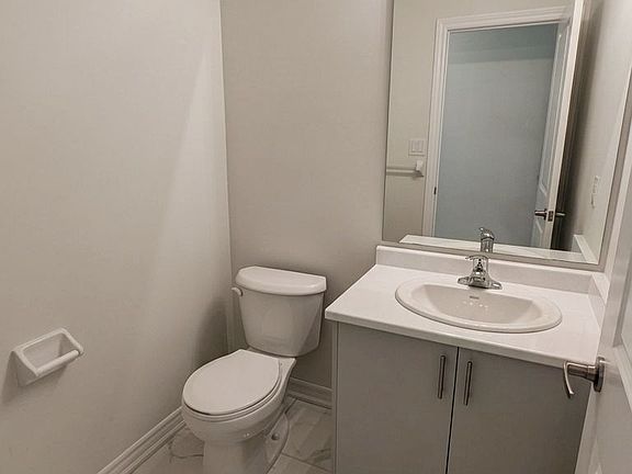 5th image of 17 Rochester Dr