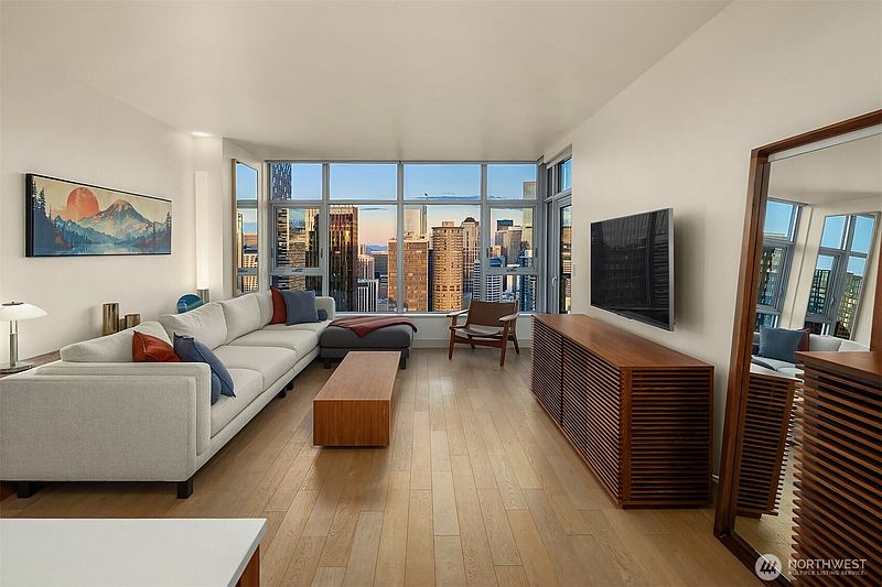 5th image of 588 Bell Street #3704S