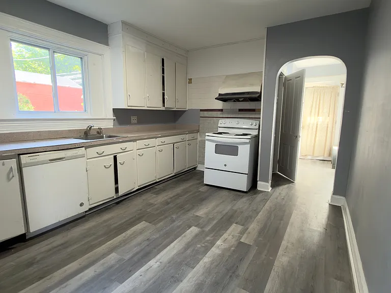 120 N Evans St — Photo 8