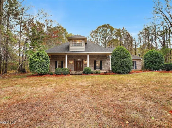 1440 Suzanna Dr, Raymond, MS 39154