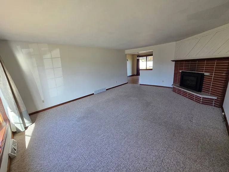 1798 Chateau Dr — Photo 4