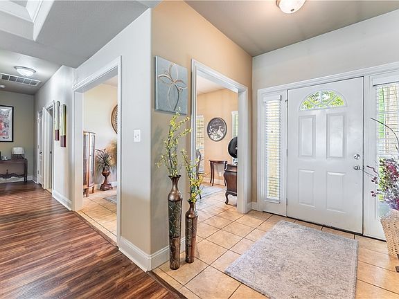 3rd image of 1422 N Shetland Dr