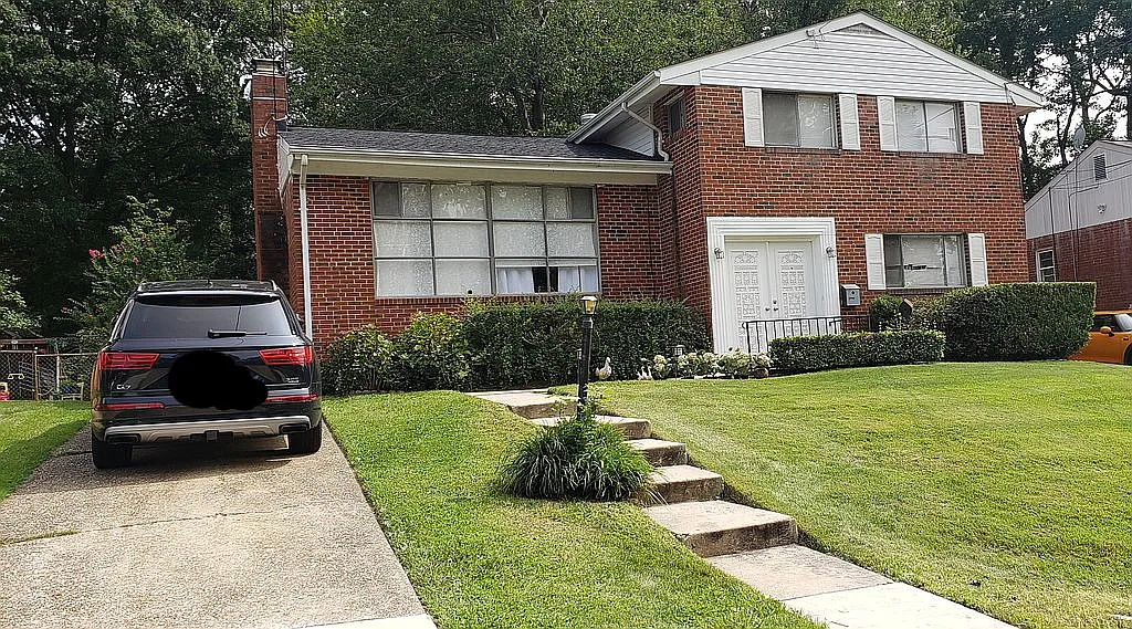 9307 Wellington St photo 1