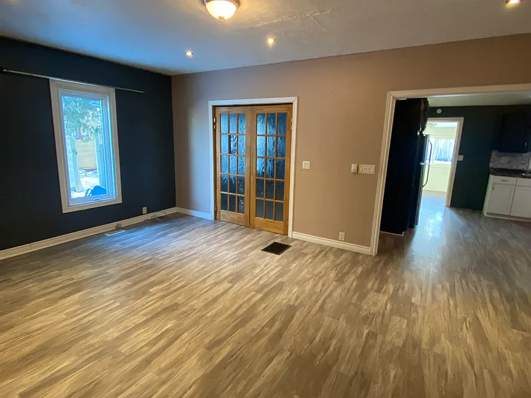 104 Queen St N #MAIN FLOOR — Photo 2