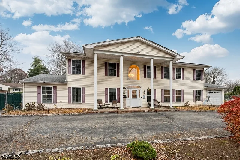 255 Knoll Rd photo 1