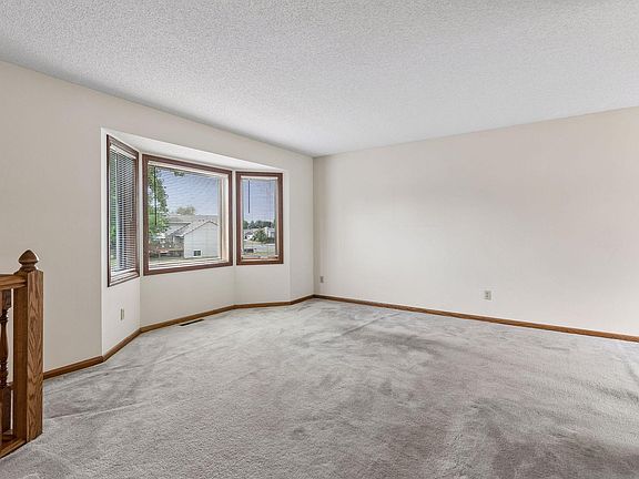 3rd image of 972 Pointe Way