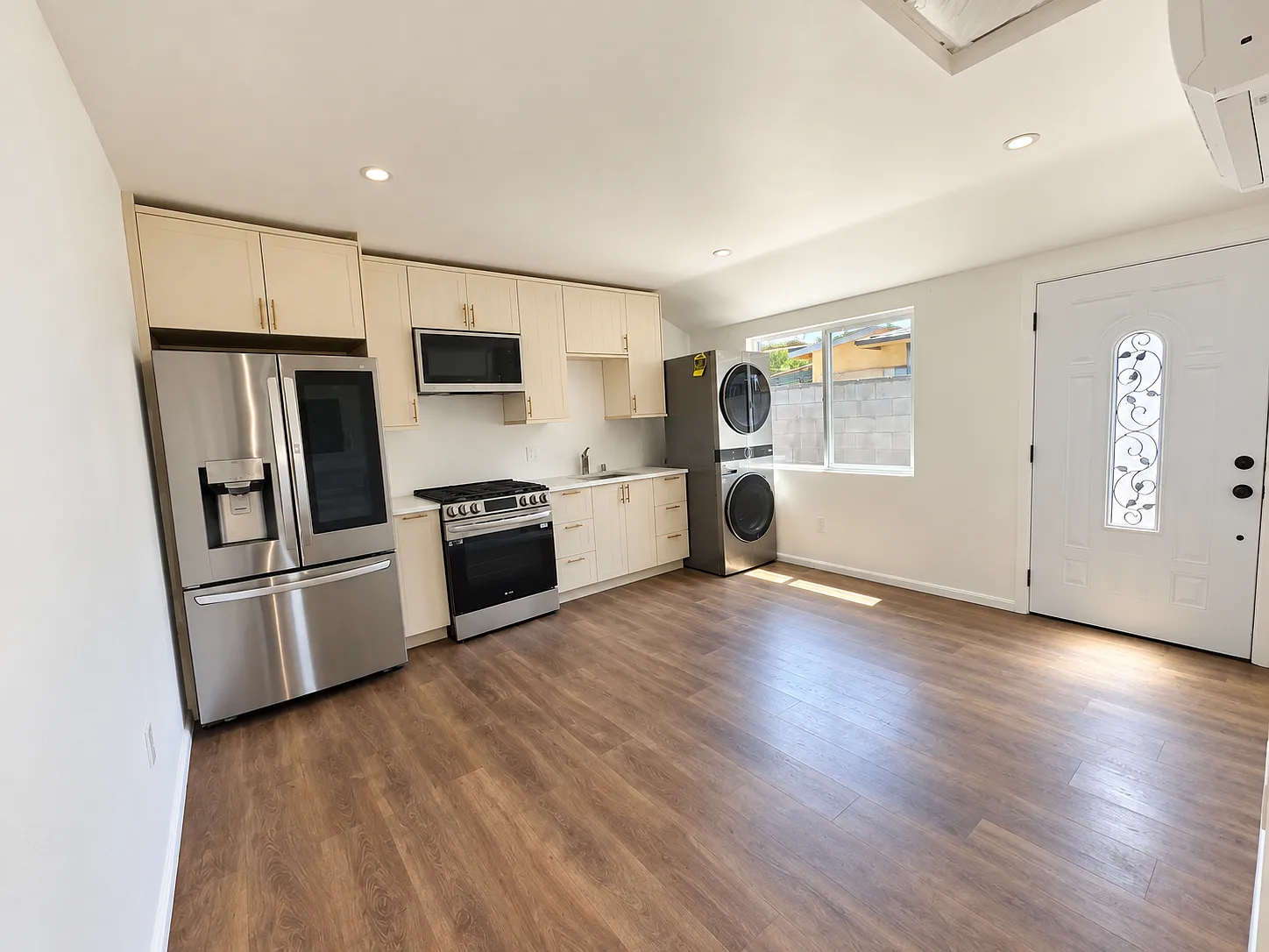 2 bed, 1.5 bath, 609 sqft, $3,000 — Photo 4