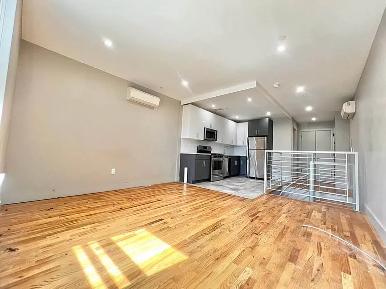 2807 Snyder Ave #1A — Photo 2