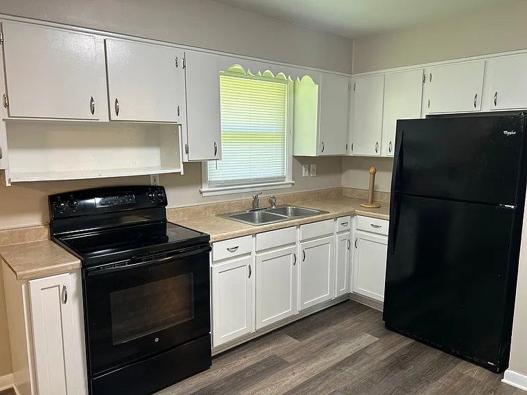 10406 Whipps Mill Rd — Photo 12