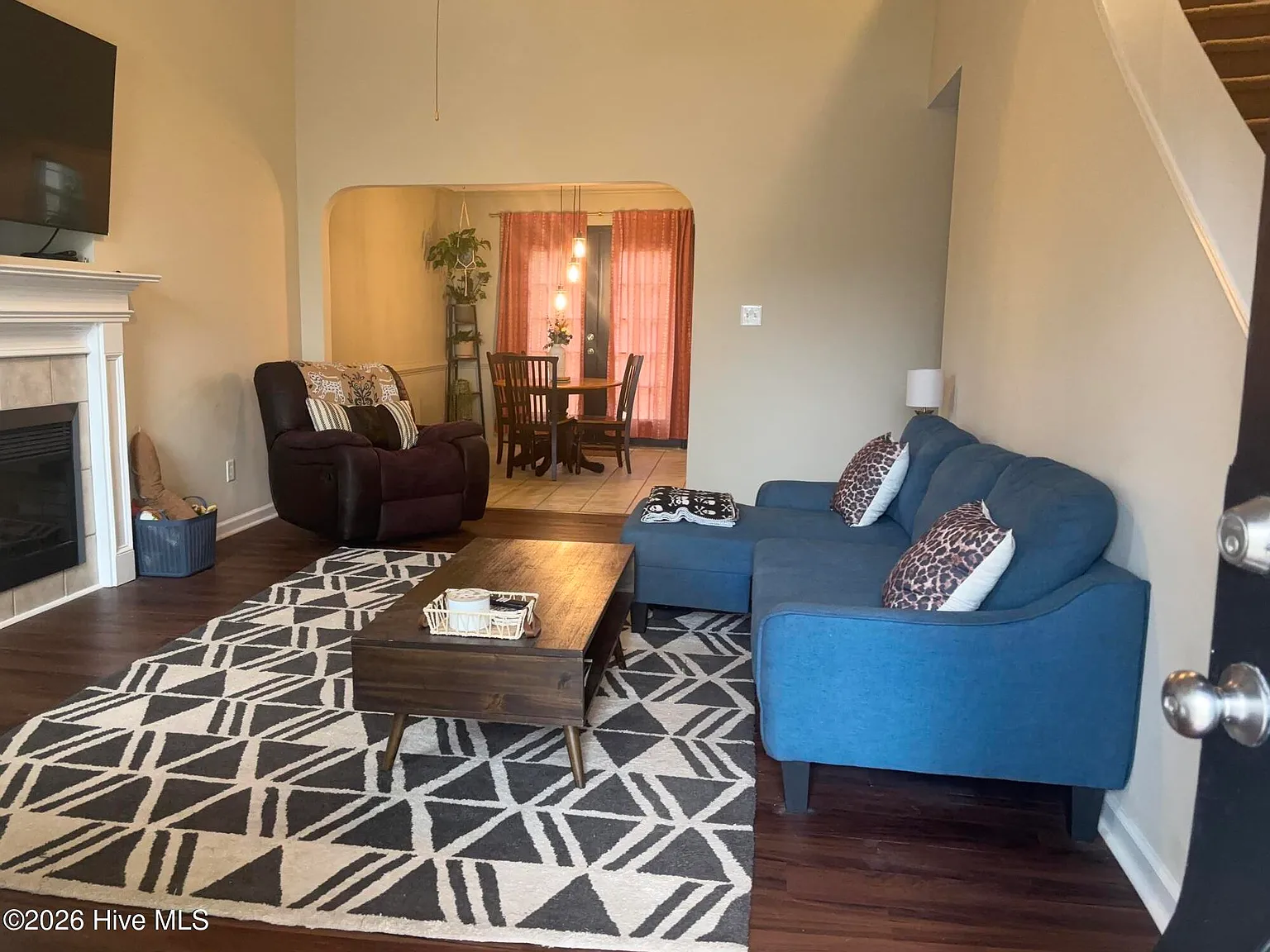 4 bed, 2.0 bath, 1400 sqft, $1,850 — Photo 3