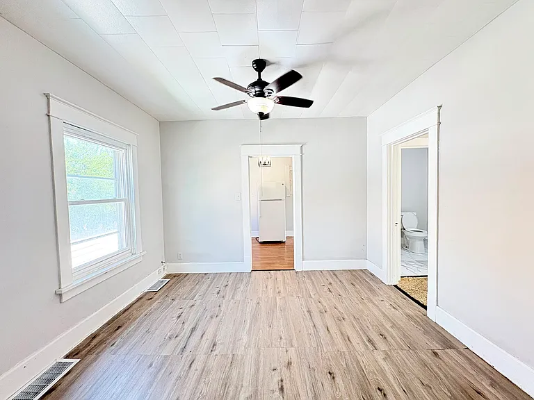 2722 N Erie St #2 — Photo 3