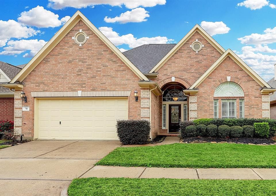 1st image of 74 Parkway Pl