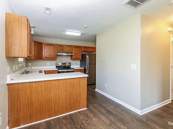 4th image of 2610 Chadbury Dr