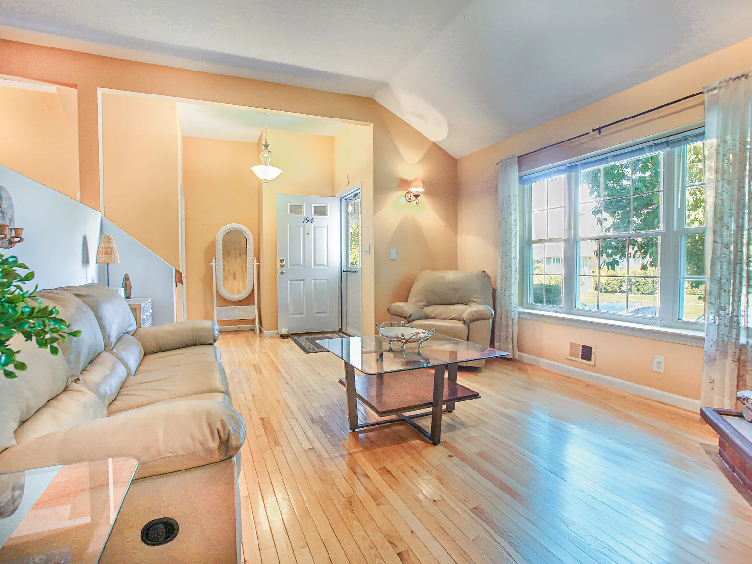 3 bed, 2.5 bath, 2150 sqft, $3,600 — Photo 3