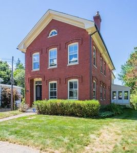 60 Pleasant St, Leicester, MA, 01524