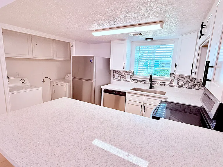 1927 Country Village Blvd #B — Photo 6