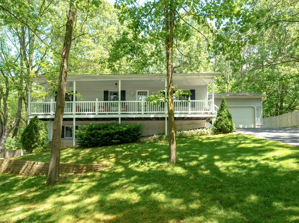 9274 Greystone Rd, Kalamazoo, MI 49009