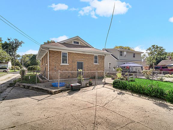 3rd image of 1103 W Richmond St