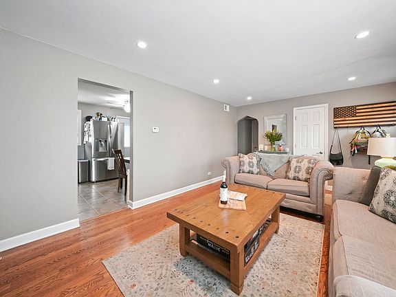 5th image of 2741 Calwagner St