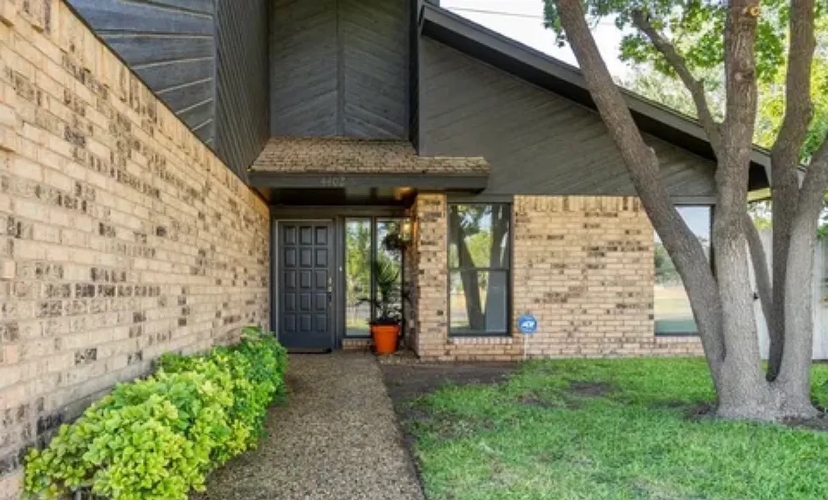 Building Photo - 4402 Green Tree Blvd