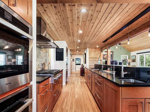 4th image of 300 Colard Ln