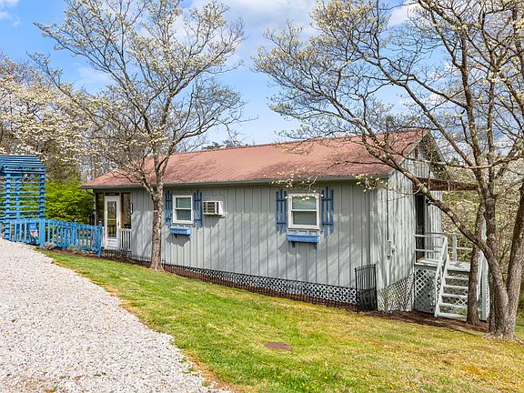 2nd image of 16 Dogwood Dr