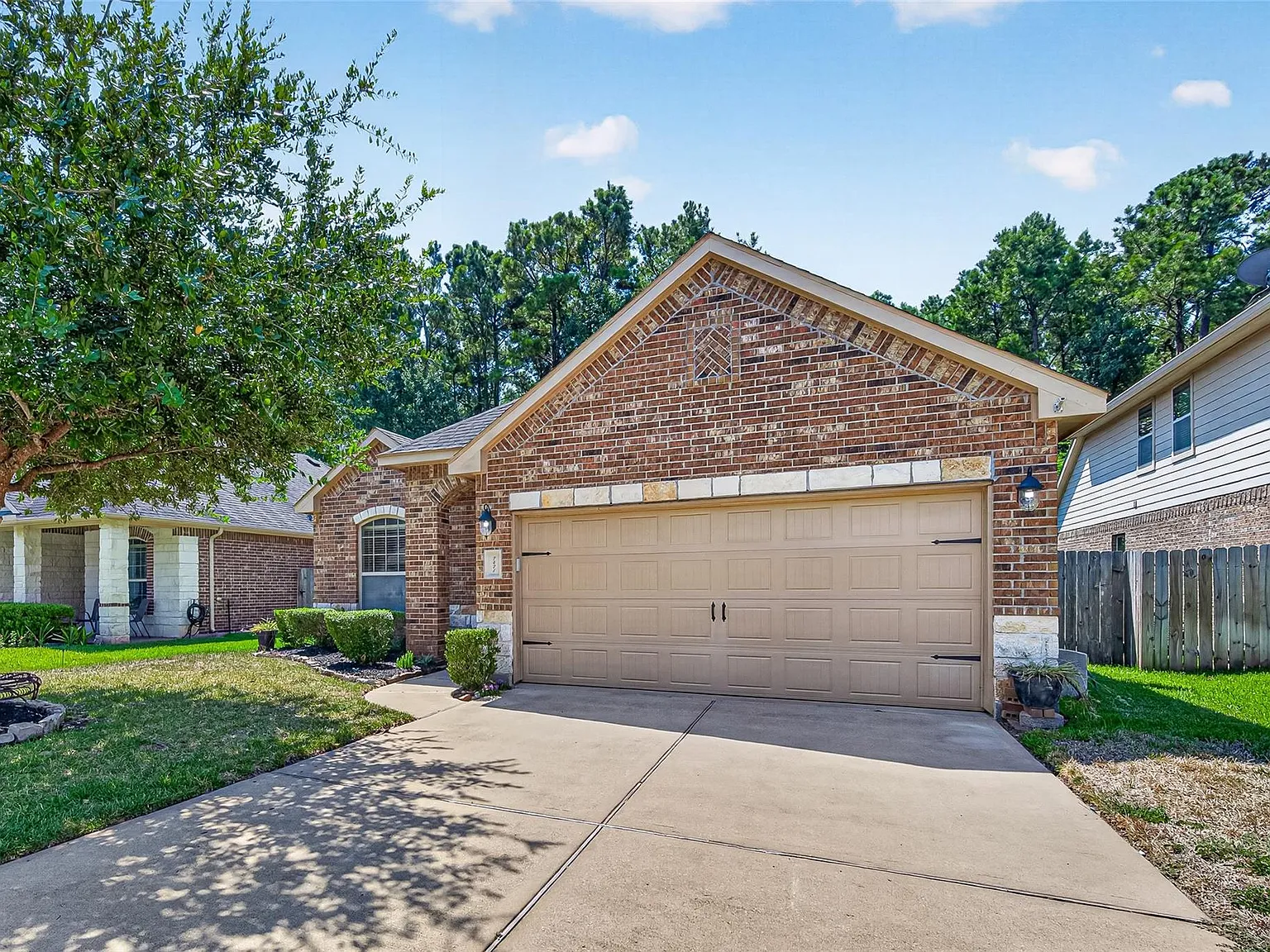 3 bed, 2.0 bath, 1735 sqft, $1,900 — Photo 2