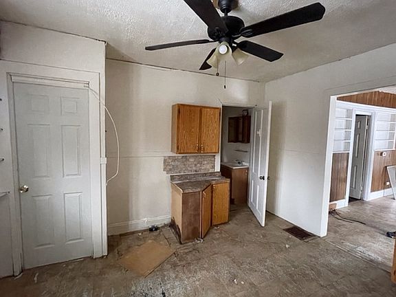 4th image of 555 Flint St