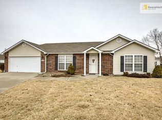 800 Cypress Ct, Raymore, MO 64083