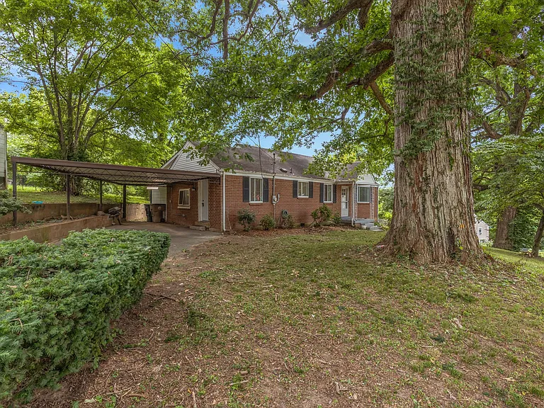 1301 Mercury Dr — Photo 3